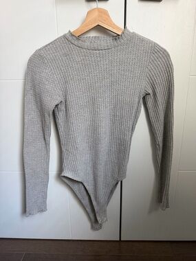 Forever 21 Light Gray Ribbed Crew-Neck Bodysuit
